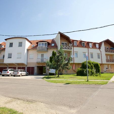 Zoli Apartmanok-Timi Koelcsey 34-36 ไฮจ์ดุสโซบอสโล ภายนอก รูปภาพ