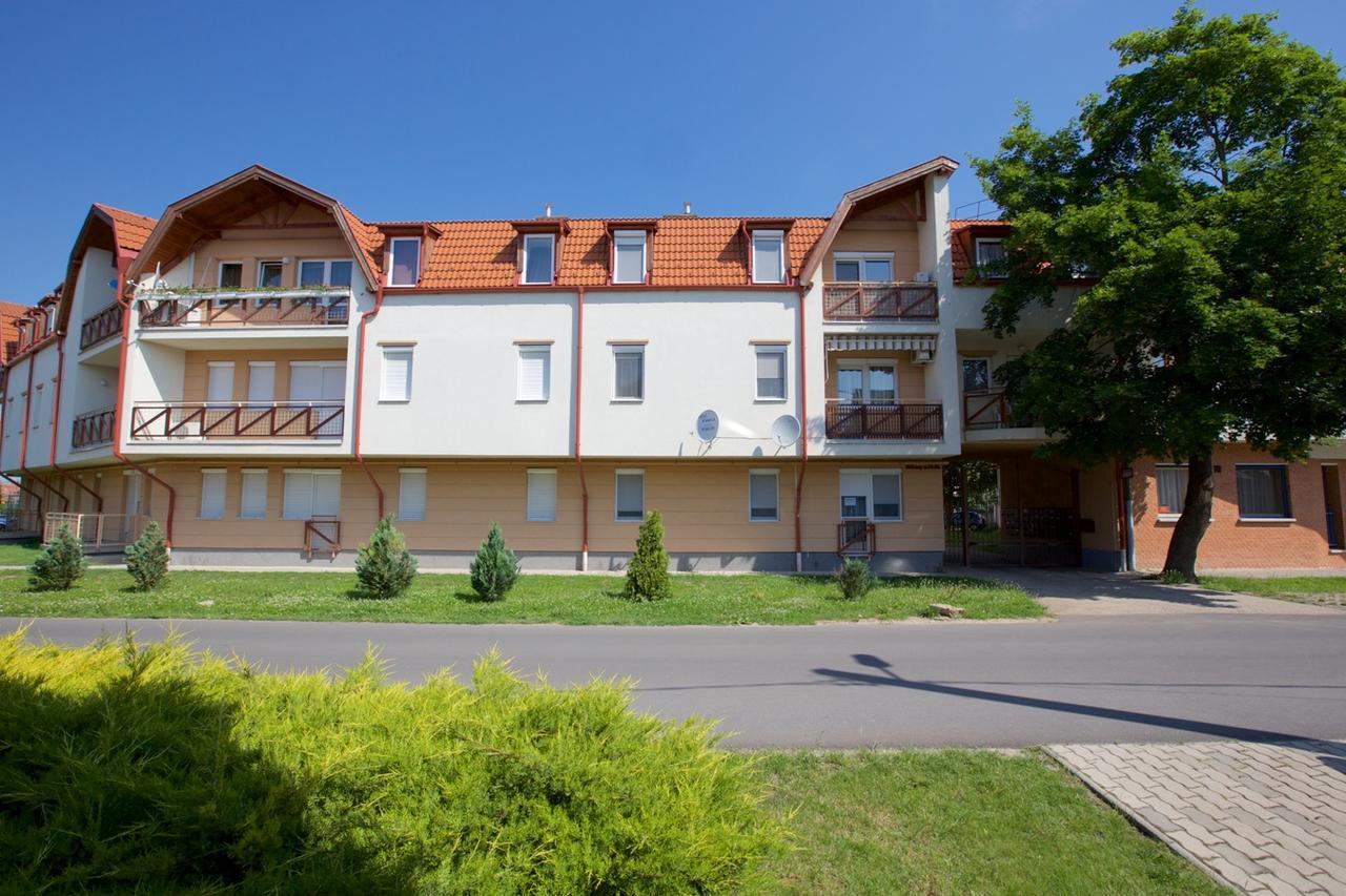 Zoli Apartmanok-Timi Koelcsey 34-36 ไฮจ์ดุสโซบอสโล ภายนอก รูปภาพ